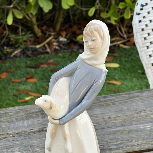 Vintage LLADRO Porcelain Figurine #4584 Girl With Lamb 10.5" Spain Sheep - Picture 3 of 9